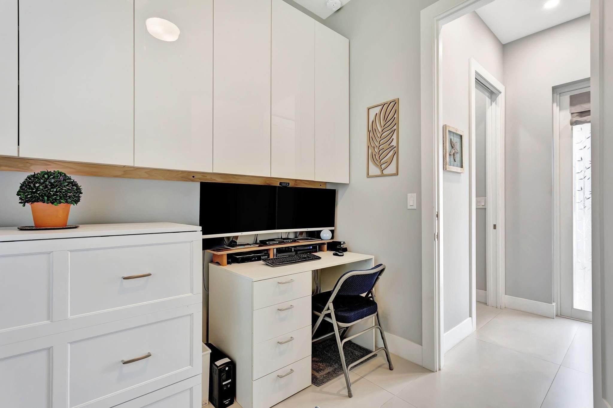 397 Sundial Circle, Unit 397 Pompano Beach, FL 33068 - Photo 19 of 28 Office/Second Bedroom