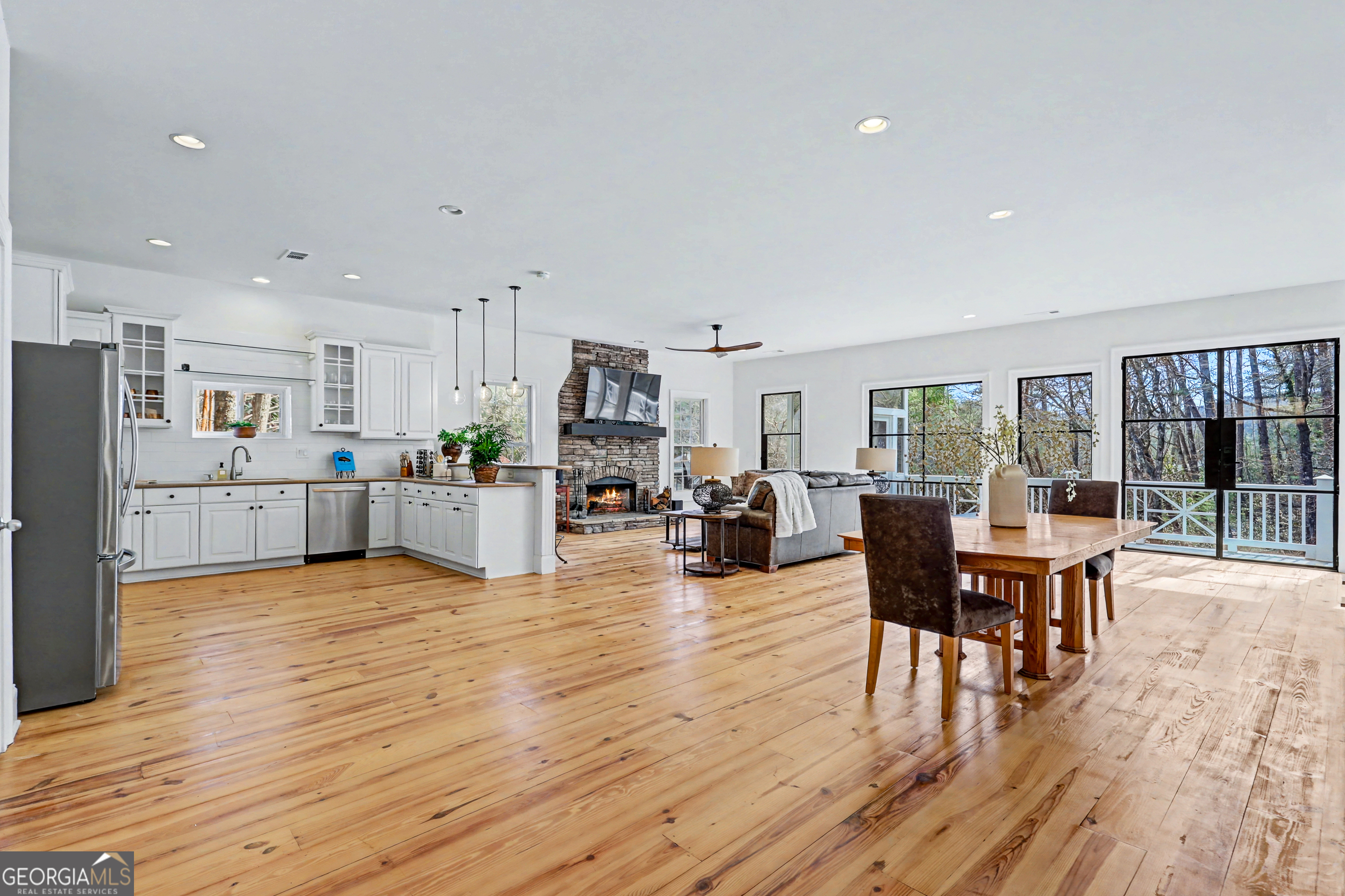 336 Fulton Road Tiger, GA 30576 - Photo 19 of 52 a view of a kitchen and dining room