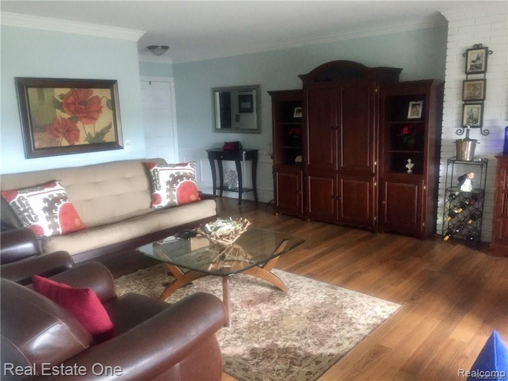 2027 Klingensmith Road Bloomfield Hills, MI 48302 - Photo 10 of 29