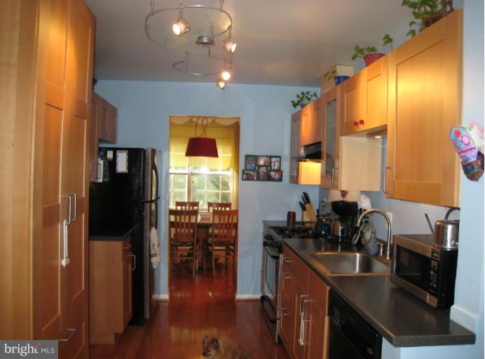 2288 Gunsmith Square Reston, VA 20191 - Photo 13 of 19 Kitchen