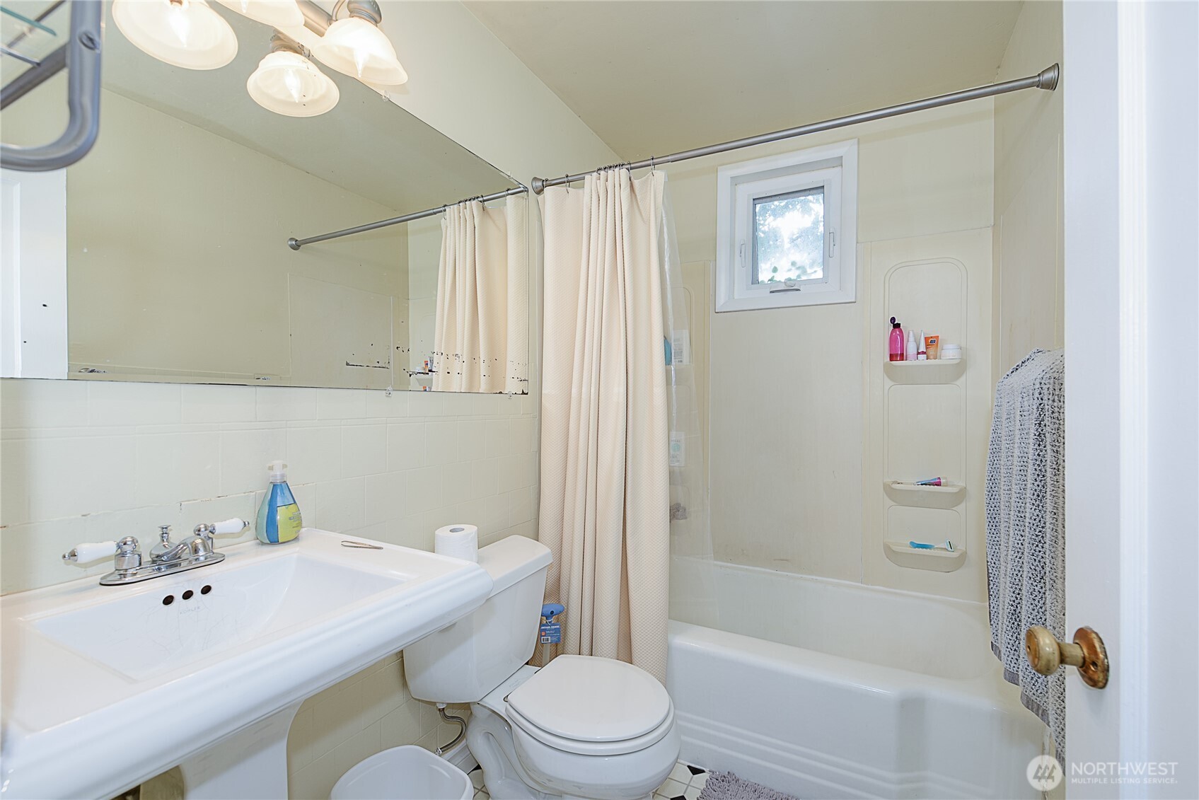 910 East Prospect Street Seattle, WA 98102 - Photo 15 of 25 a bathroom with a sink a toilet and shower