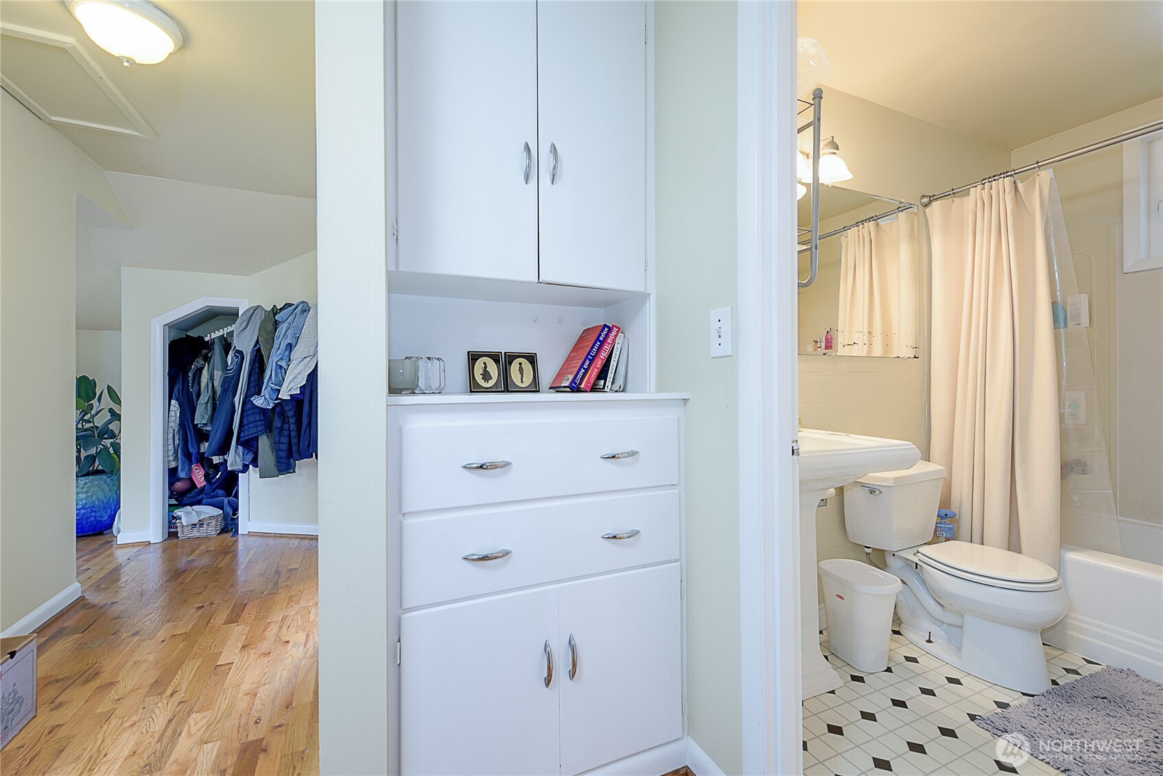 910 East Prospect Street Seattle, WA 98102 - Photo 16 of 25