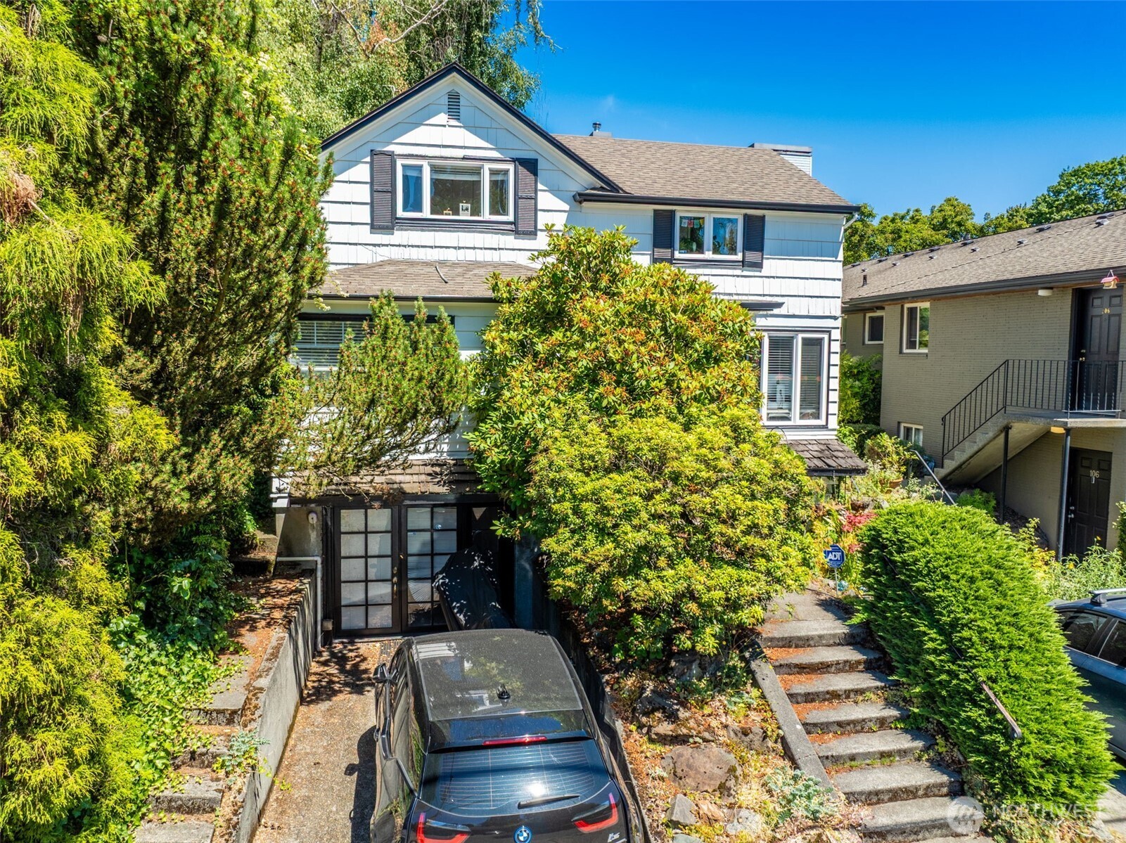 910 East Prospect Street Seattle, WA 98102 - Photo 3 of 25 a house view with a garden space