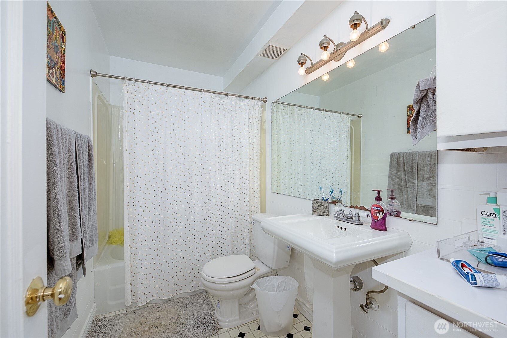 910 East Prospect Street Seattle, WA 98102 - Photo 9 of 25 a bathroom with a sink toilet and shower