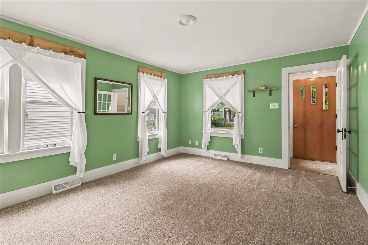 286 3rd Street Manistee, MI 49660 - Photo 13 of 27