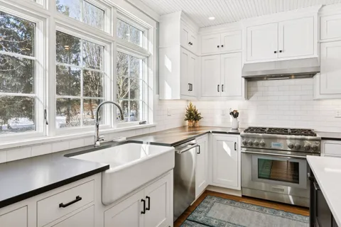 $875,000 | 420 Kielmeyer Avenue, Nerstrand, MN 55053