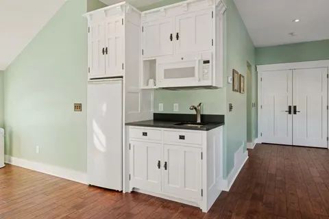 $875,000 | 420 Kielmeyer Avenue, Nerstrand, MN 55053