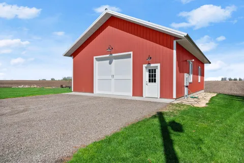 $875,000 | 420 Kielmeyer Avenue, Nerstrand, MN 55053