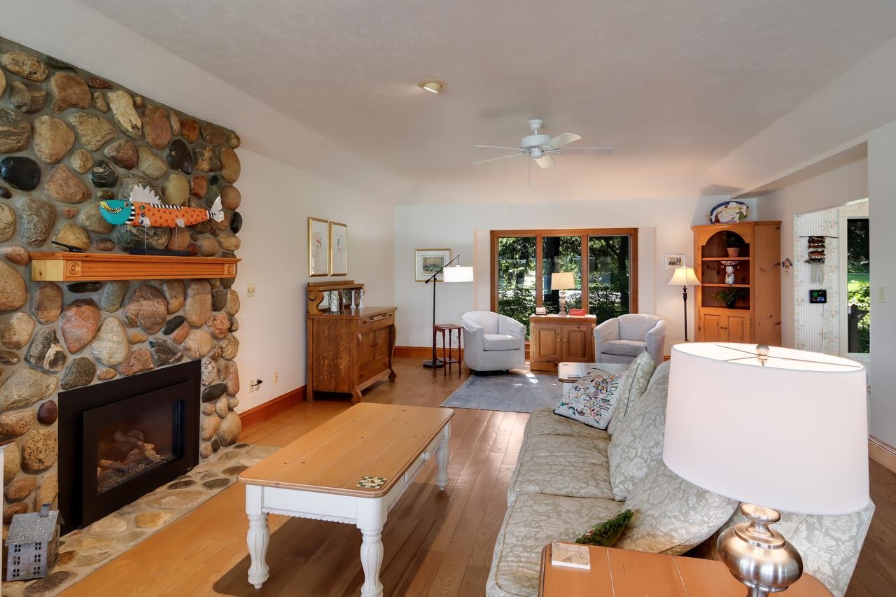 644 South Stony Point Road Suttons Bay, MI 49682 - Photo 18 of 79 1915495-17.JPG