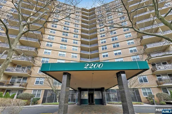 $498,000 | 2200 North Central Road, Unit 15G, Fort Lee, NJ 07024