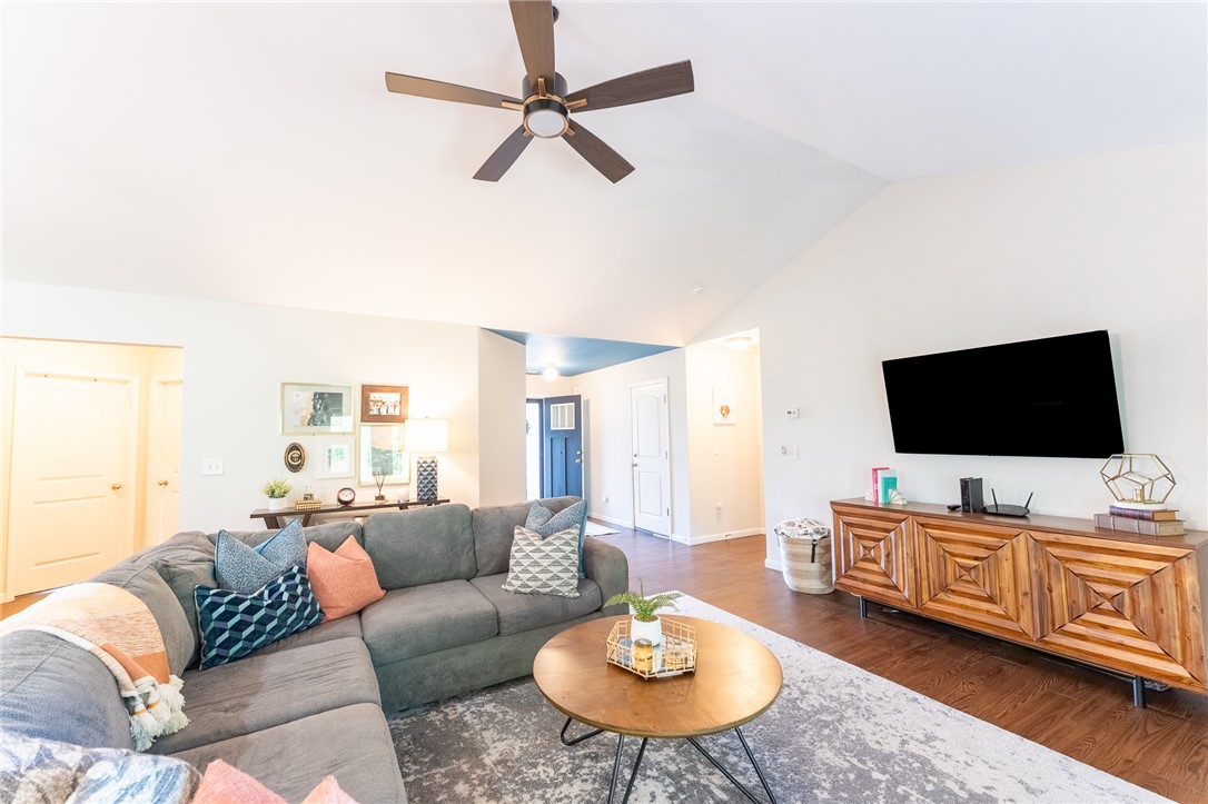 1012 Whirlaway Circle Anderson, SC 29621 - Photo 4 of 25 Vast vaulted ceilings complement rich hardwood flooring in this airy living area.