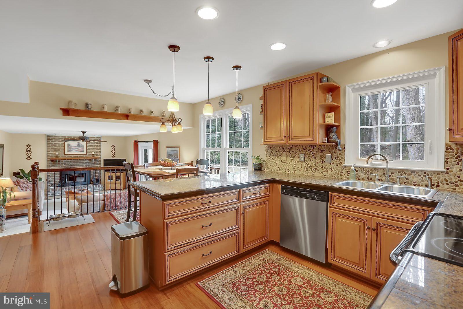 18 Elmridge Road Arnold, MD 21012 - Photo 2 of 29 Granite Counters - Maple Cabinets