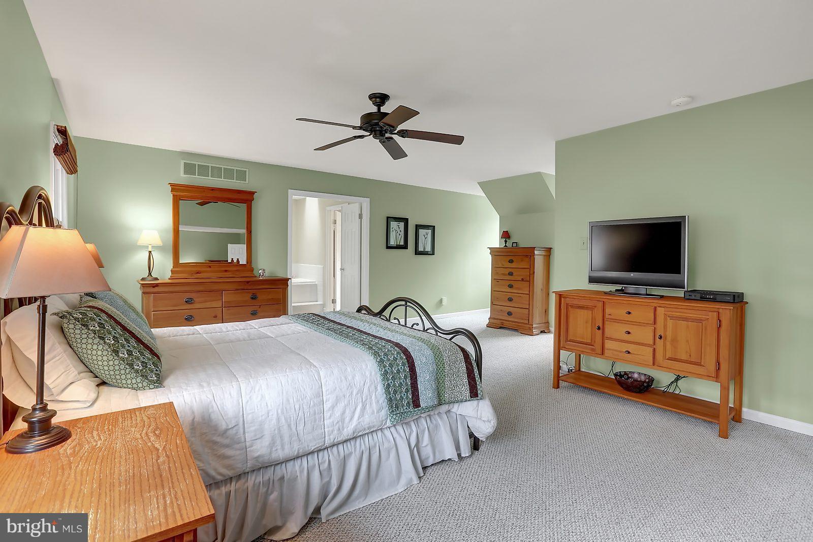 18 Elmridge Road Arnold, MD 21012 - Photo 4 of 29 Huge Master Bedroom
