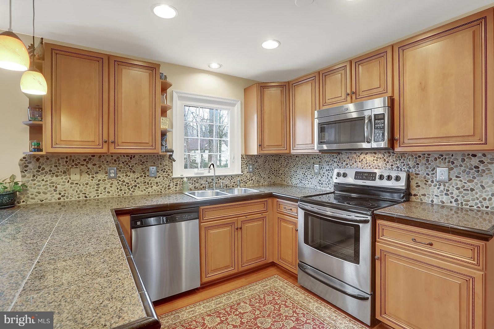 18 Elmridge Road Arnold, MD 21012 - Photo 5 of 29 Stainless Steel Appliances - Custom Backsplash