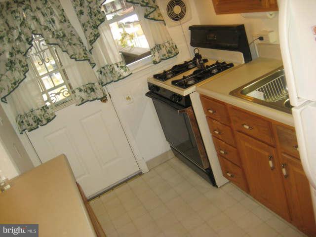 7444 Lawrence Road Baltimore, MD 21222 - Photo 3 of 30 Kitchen