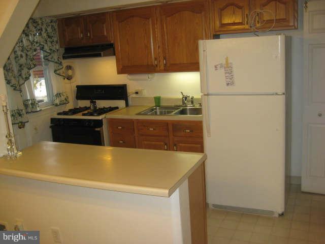 7444 Lawrence Road Baltimore, MD 21222 - Photo 5 of 30 Kitchen