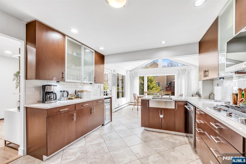 408 Chelsea Street Paramus, NJ 07652 - Photo 12 of 49