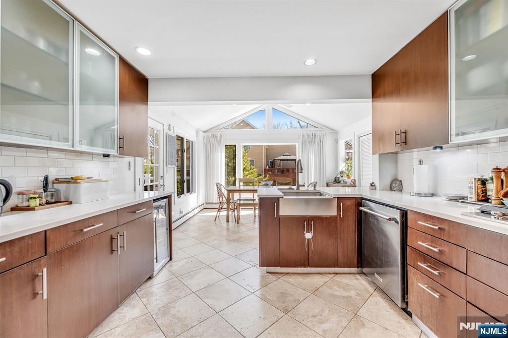 408 Chelsea Street Paramus, NJ 07652 - Photo 13 of 49