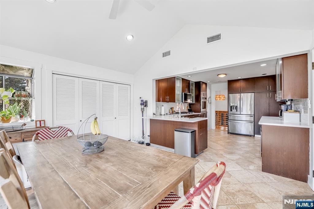 408 Chelsea Street Paramus, NJ 07652 - Photo 17 of 49