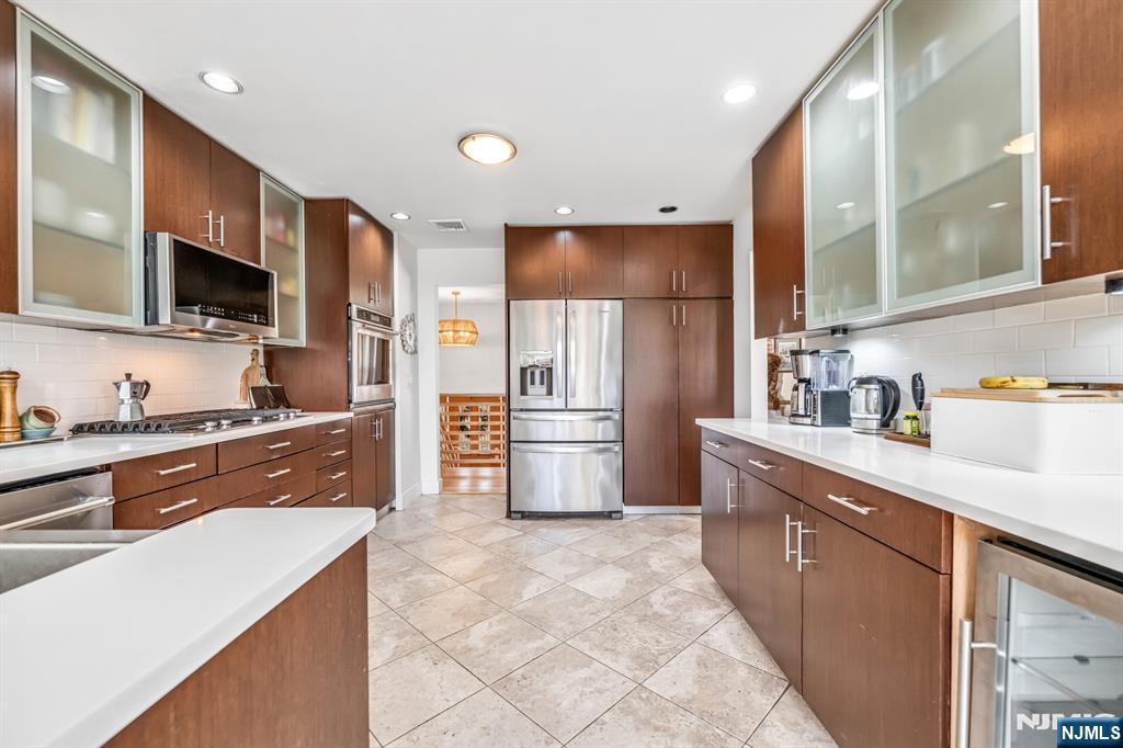 408 Chelsea Street Paramus, NJ 07652 - Photo 20 of 49