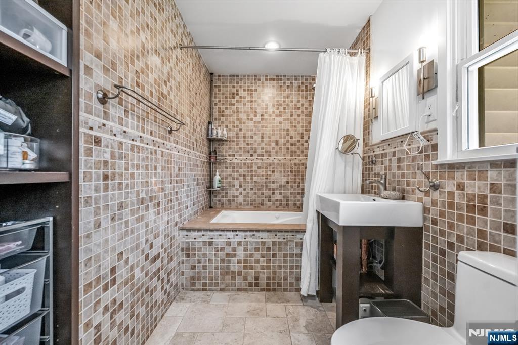 408 Chelsea Street Paramus, NJ 07652 - Photo 27 of 49