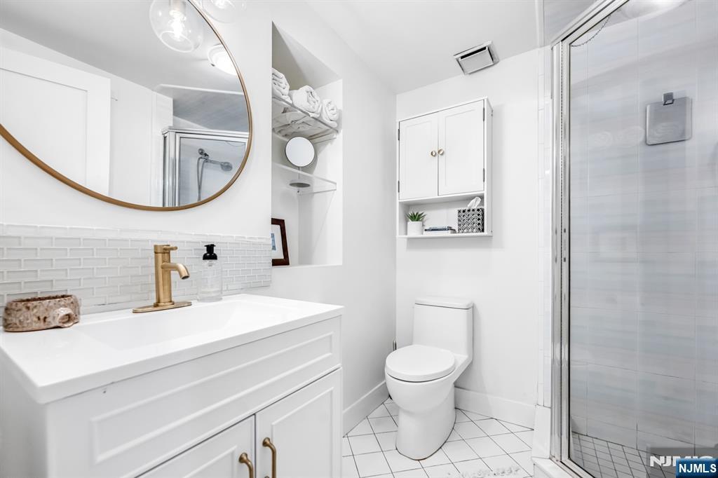 408 Chelsea Street Paramus, NJ 07652 - Photo 39 of 49 a bathroom with a toilet sink and mirror