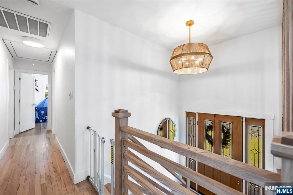 408 Chelsea Street Paramus, NJ 07652 - Photo 4 of 49