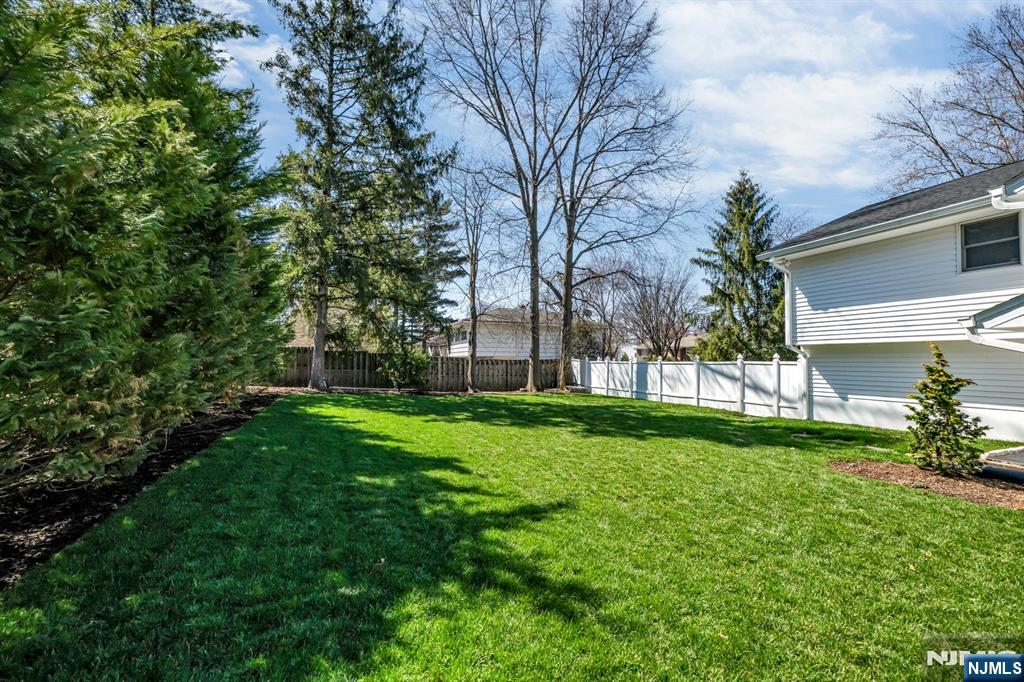 408 Chelsea Street Paramus, NJ 07652 - Photo 47 of 49