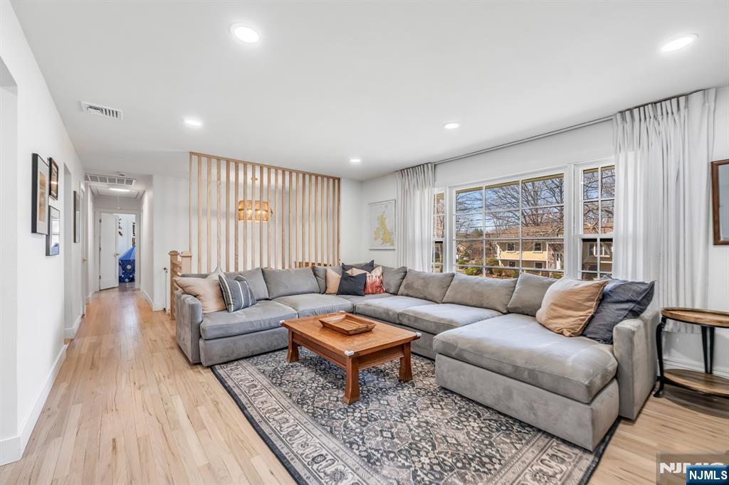 408 Chelsea Street Paramus, NJ 07652 - Photo 5 of 49