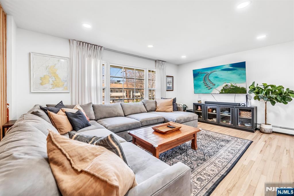 408 Chelsea Street Paramus, NJ 07652 - Photo 6 of 49