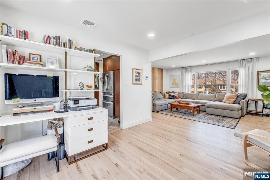 408 Chelsea Street Paramus, NJ 07652 - Photo 9 of 49