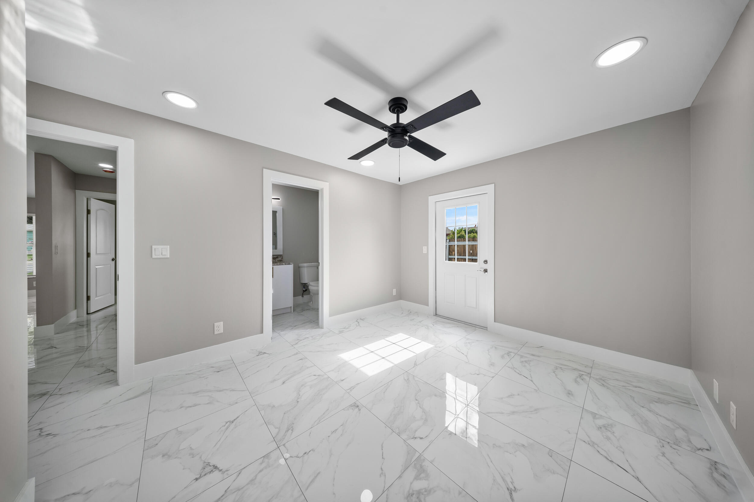 1627 Southeast Monroe Street Stuart, FL 34997 - Photo 18 of 33 en empty room with closet and windows