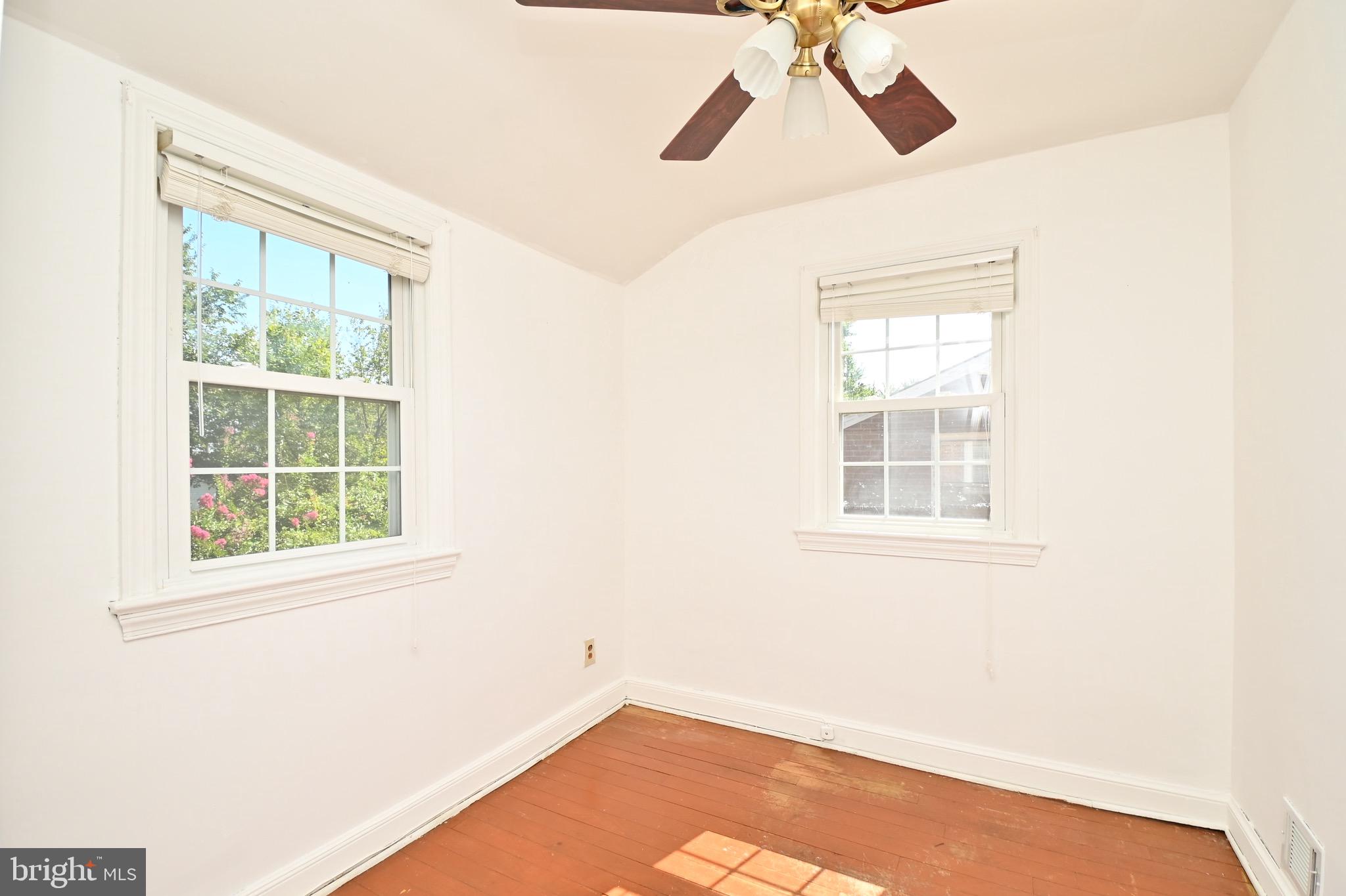 816 Chillum Road Hyattsville, MD 20783 - Photo 11 of 19 2nd Bedroom
