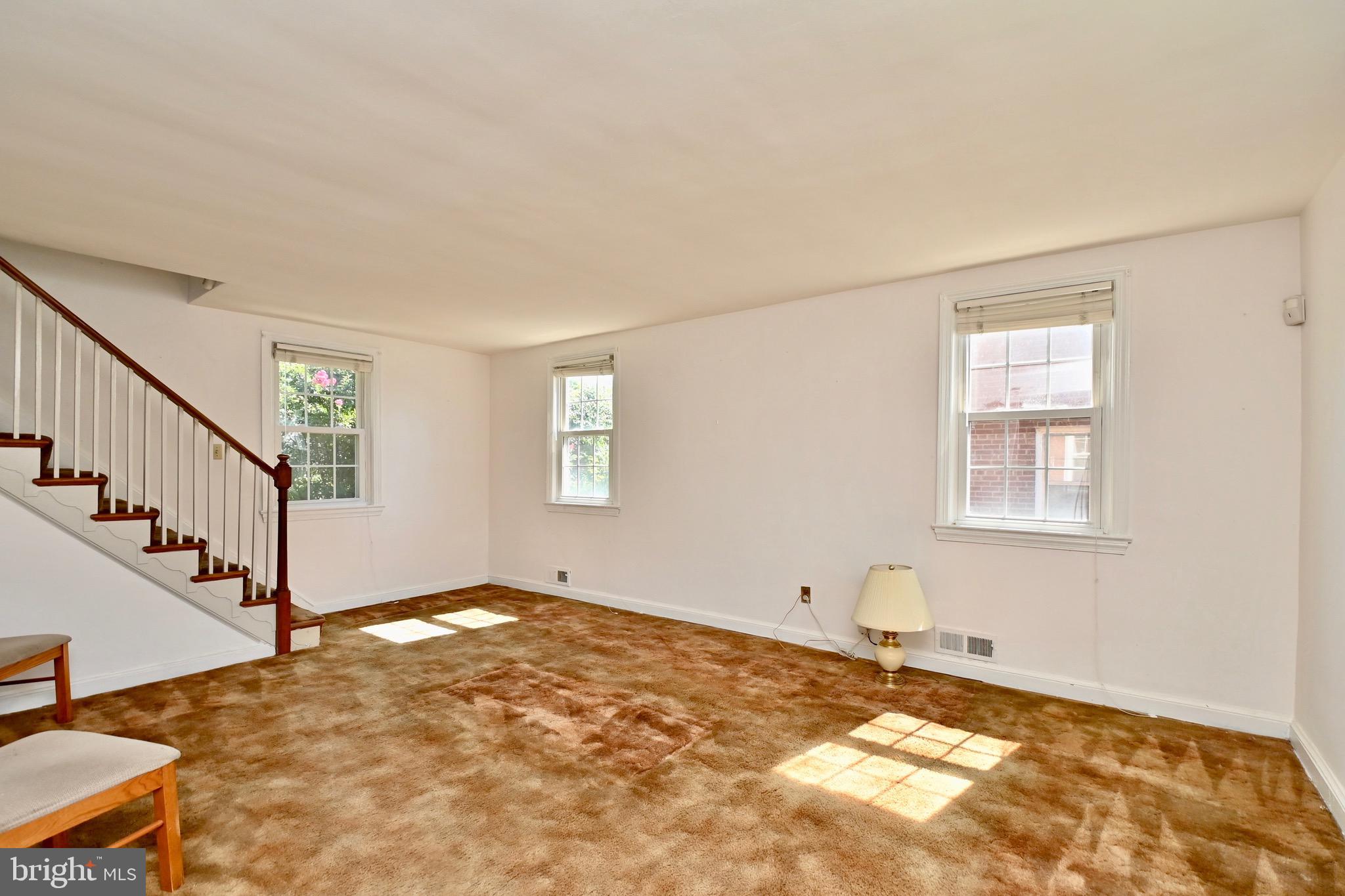 816 Chillum Road Hyattsville, MD 20783 - Photo 2 of 19 Living Room