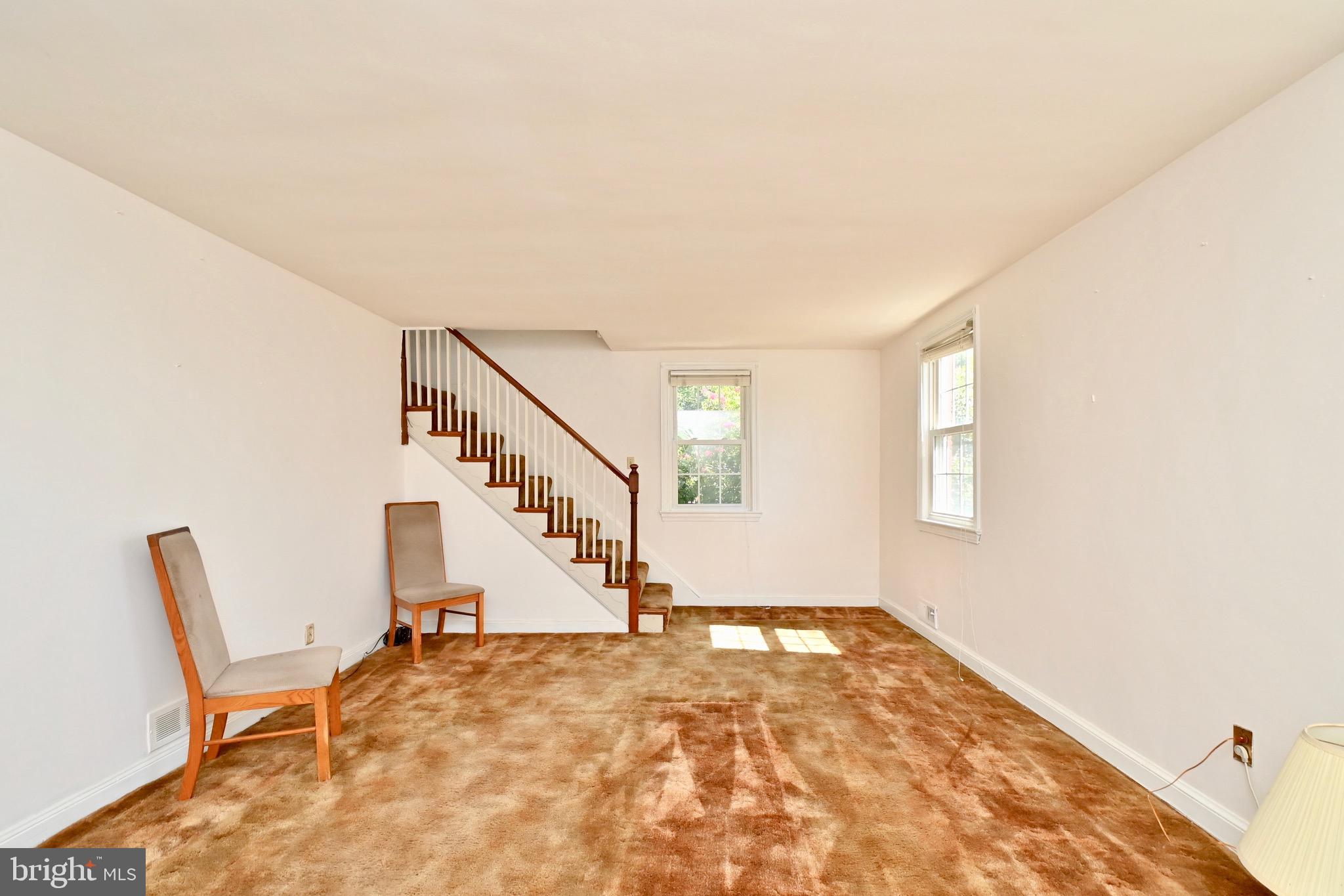 816 Chillum Road Hyattsville, MD 20783 - Photo 3 of 19 Living Room