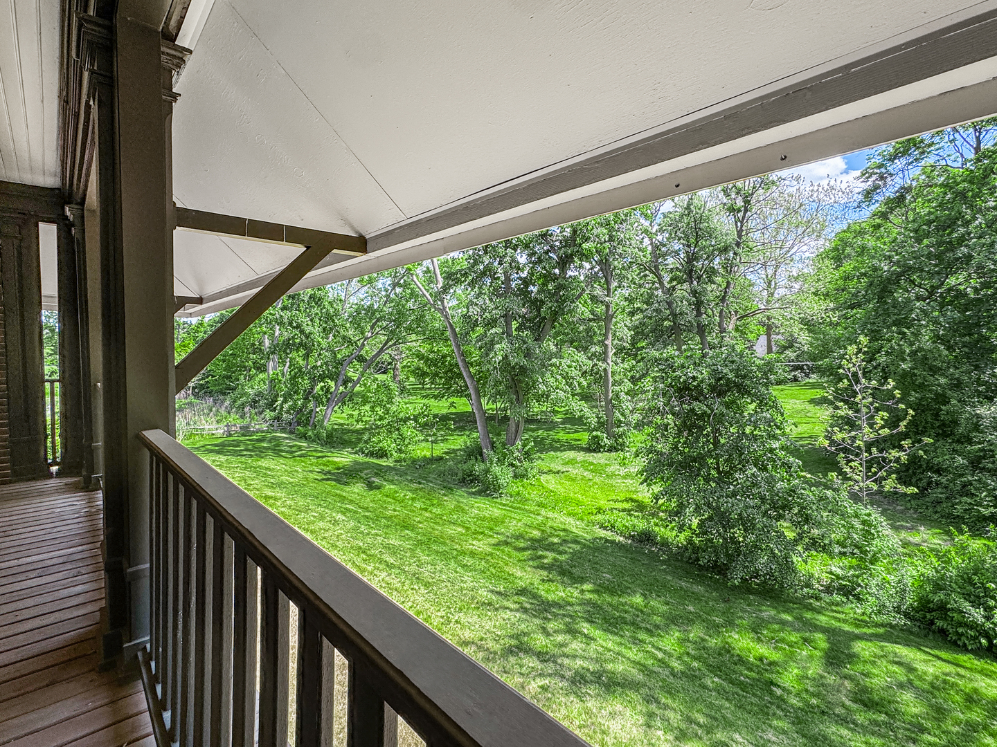 141 Loretto Court Wheaton, IL 60189 - Photo 19 of 46 a view of a garden from a balcony