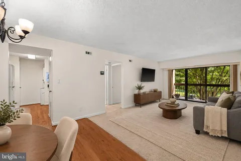 $299,900 | 805 North Howard Street, Unit 246, Alexandria, VA 22304