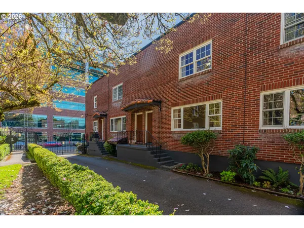 $330,000 | 4341 Northeast Halsey Street, Unit 18, Portland, OR 97213