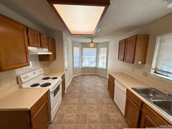 $1,595 | 6347 Scrub Jay, San Antonio, TX 78240