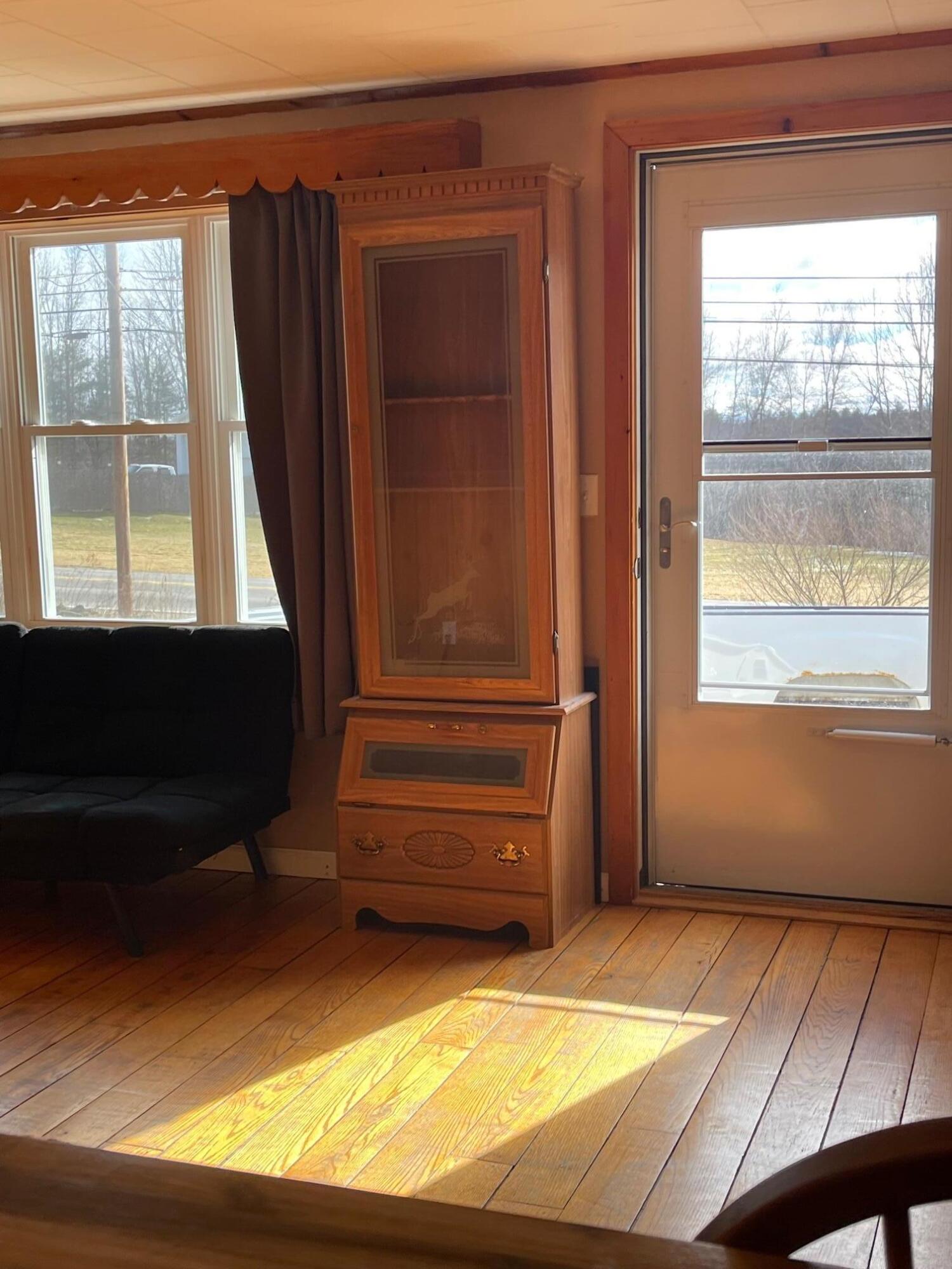 216 Bowdoinham Road Sabattus, ME 04280 - Photo 23 of 34 216Livingroom2IMG_0325