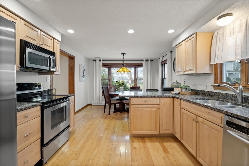 12 Bates Road, Unit 12 Swampscott, MA 01907 - Photo 3 of 24 Gallery Image 3