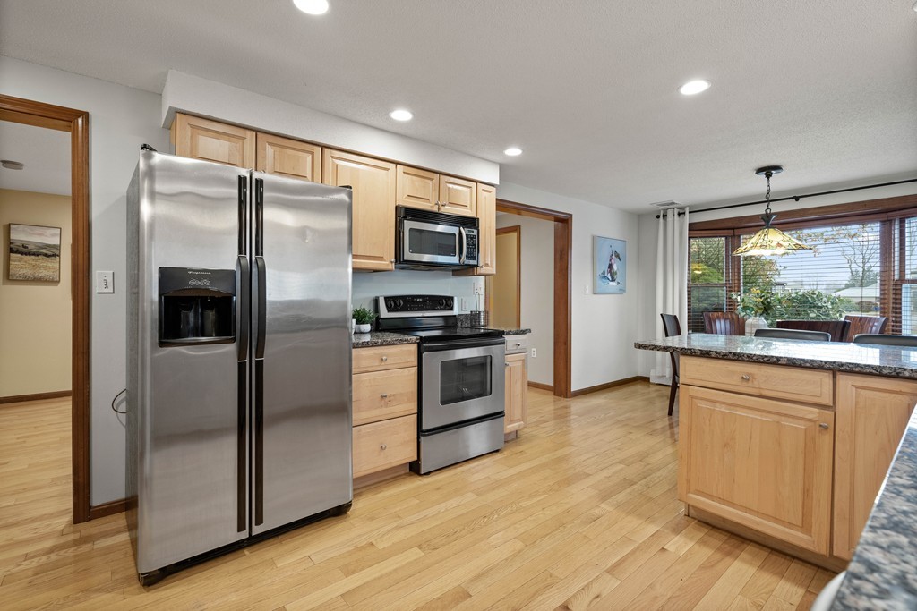 12 Bates Road, Unit 12 Swampscott, MA 01907 - Photo 5 of 24 Gallery Image 5