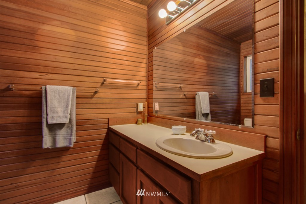 5122 Lake Alice Road Southeast Fall City, WA 98024 - Photo 11 of 24 Gallery Image 11