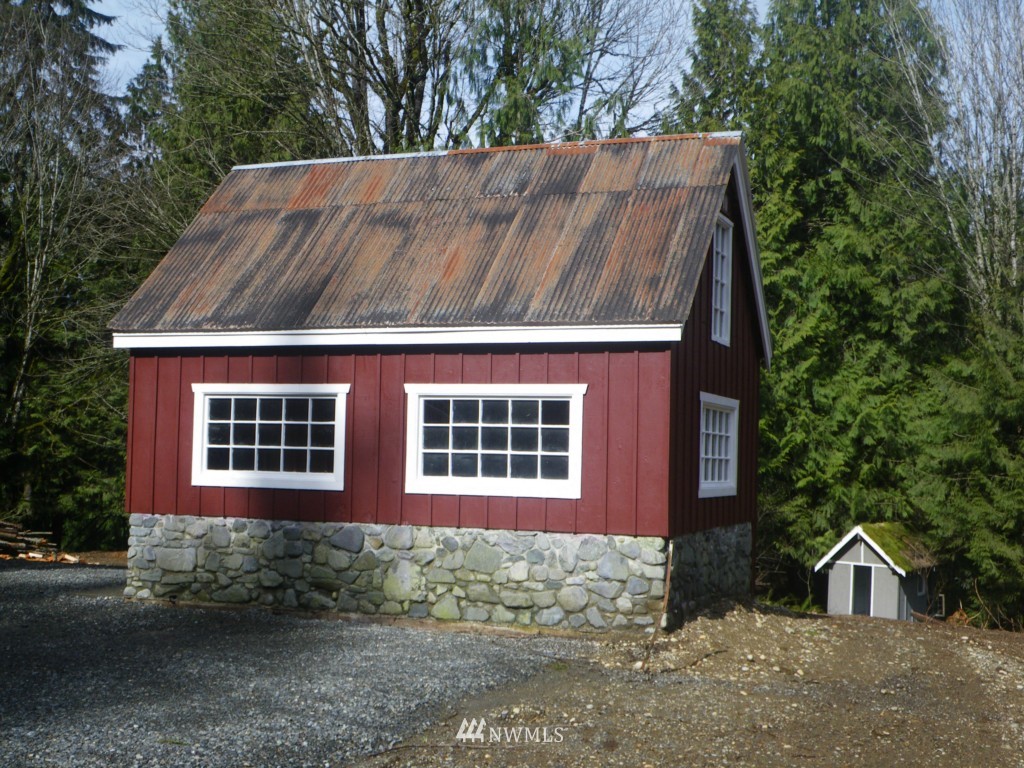 5122 Lake Alice Road Southeast Fall City, WA 98024 - Photo 3 of 24 Gallery Image 3