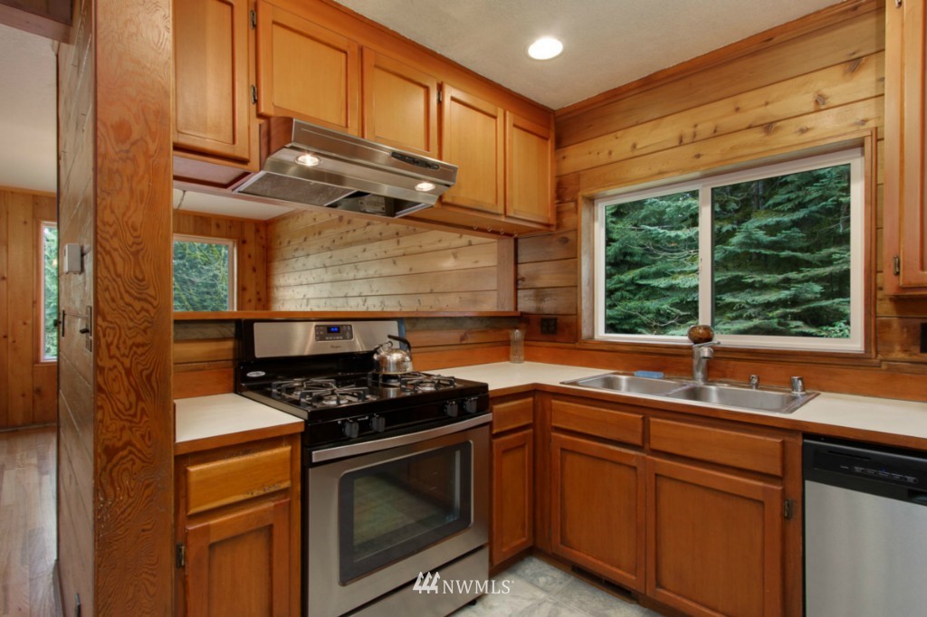 5122 Lake Alice Road Southeast Fall City, WA 98024 - Photo 6 of 24 Gallery Image 6