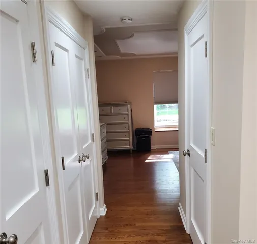 $8,500 | 91 Duck Pond Drive, Manhasset, NY 11030