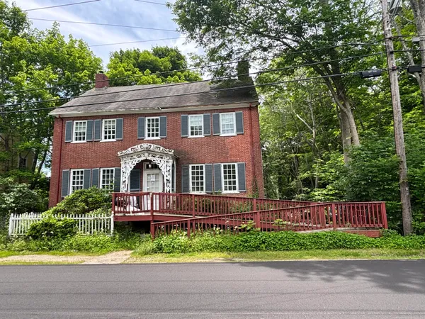 $299,000 | 16 Lee Street, Wiscasset, ME 04578