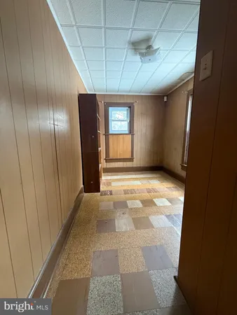 a view of empty room with window