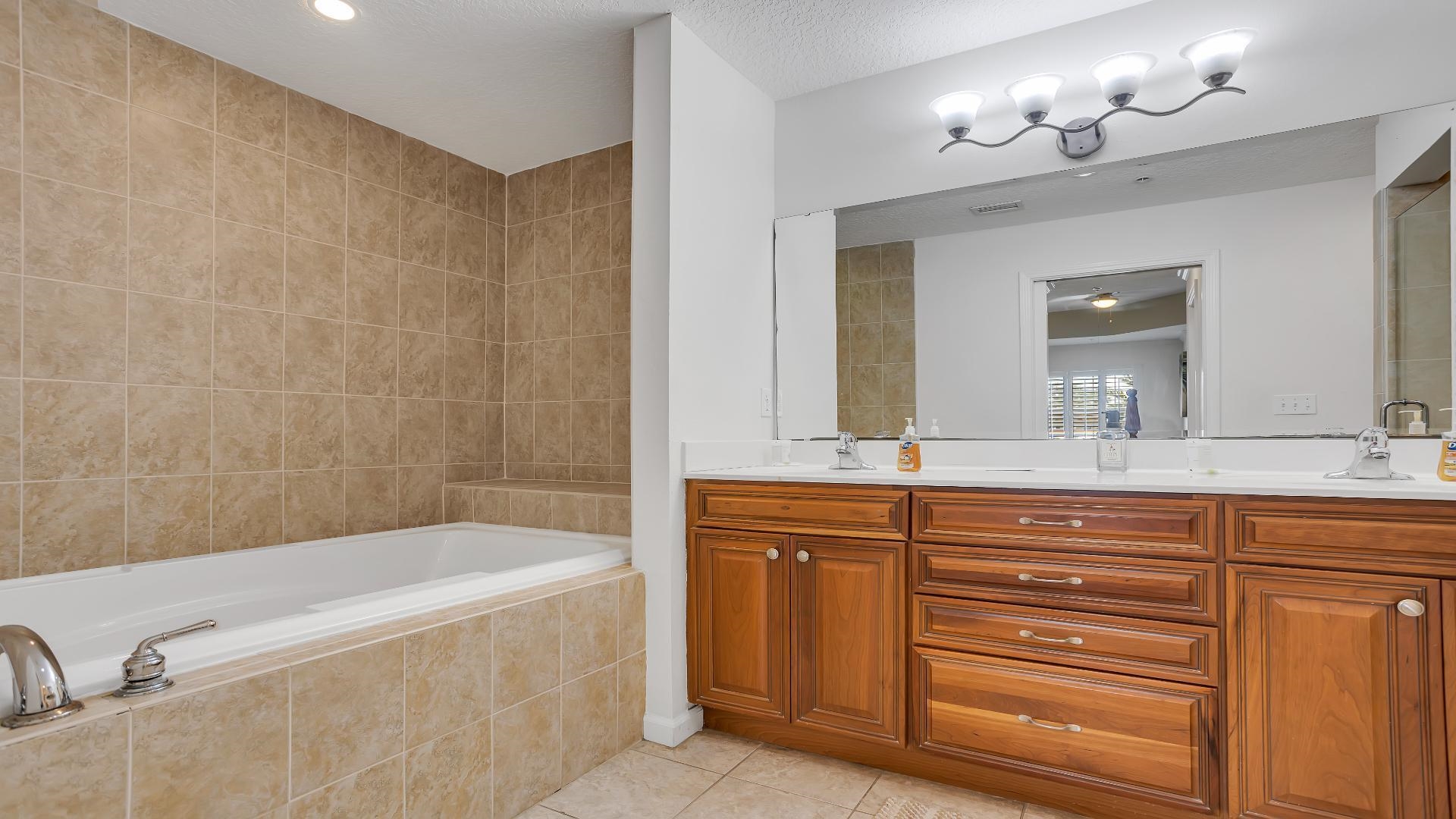 264 Gibraltar Court, Unit 101 St. Augustine, FL 32080 - Photo 17 of 37 Garden Tub