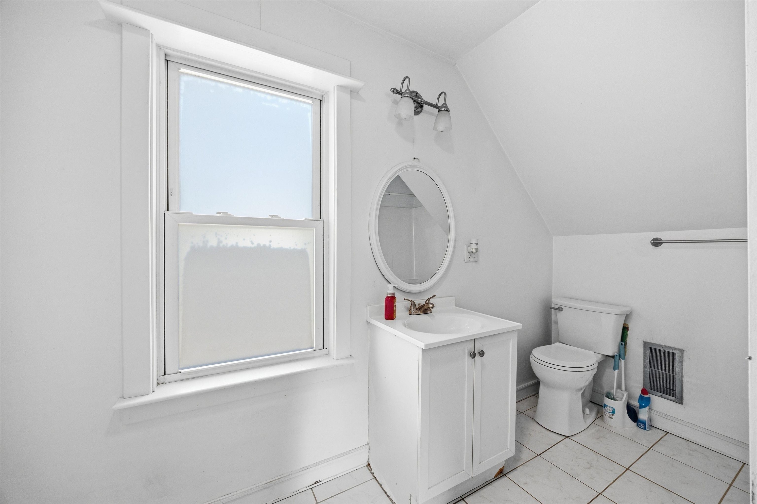 7 West Street Tilton, NH 03276 - Photo 19 of 59